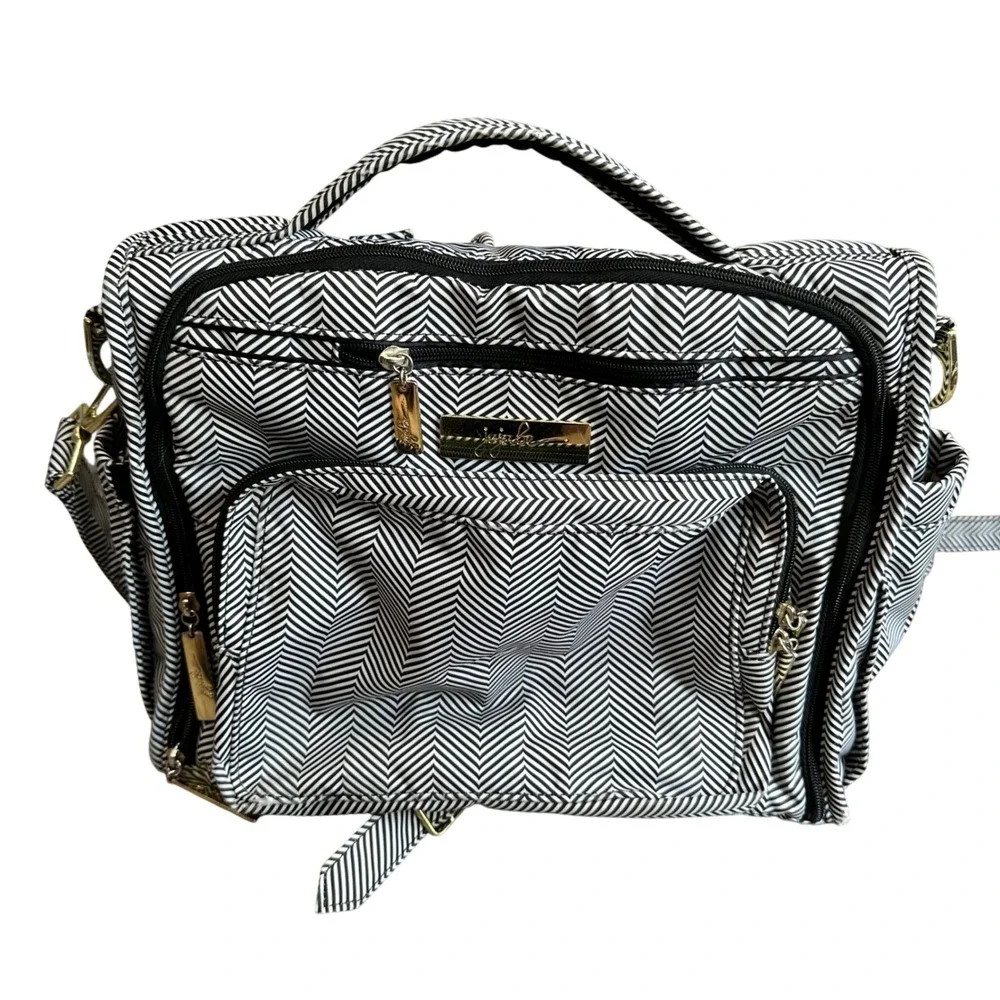 JuJuBe Black‎ and White Chevron Diaper Bag Messenger Shoulder Bag